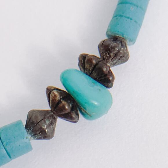 Vintage Turquoise / Howlite Heishi Bead Southwestern Necklace 1970s Barrel Clasp - Picture 5 of 12